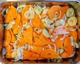 Baconbe tekert csirkemell, fűszeres sütőtökös krumplival sütve recept fázis 1 fotója