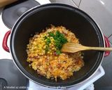 Kolbászos-sárgarépás-köleses egytál recept fázis 5 fotója