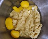 Gambar langkah 3 resipi Creampuff & Sos Kastard.