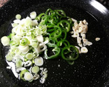 Foto del paso 6 de la receta: Arroz con lentejas amarillas, malvas y alcachofas