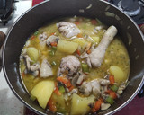 Foto del paso 10 de la receta: Pollo guisado con champiñones y patatas