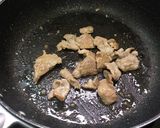 รูปขั้นตอนการทำที่ 4 ของ มาม่าผัดไข่เค็มหมู
