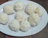 Foto langkah ke 1 dari resep Bola bola nasi.
