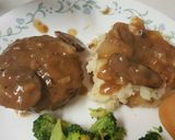 A picture of step 8 of Salisbury Steak.
