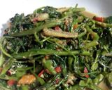 Foto langkah ke 6 dari resep Tumis Kangkung Terasi Teri.