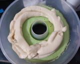 Foto langkah ke 5 dari resep Bolu Pandan Keju Lumer.