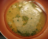Foto del paso 5 de la receta: Rollitos de tortilla rellenos de jamón york y queso