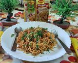 A picture of step 10 of Maggi noodles mix vegetables Chinese Hakka noodles style.