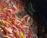 Une image de l'étape 2 de Poulet basquaise en cocotte.
