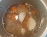 Foto del paso 1 de la receta: Consomé de pollo