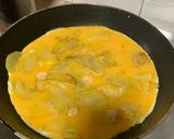 A picture of step 4 of Fried egg with potato.