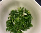 Foto langkah ke 1 dari resep Martabak telur daging daun wansui (daun ketumbar).
