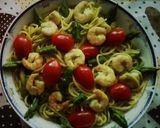 Foto del passaggio 4 della ricetta Spaghetti con gamberetti e asparagi