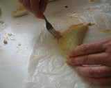 Foto del paso 14 de la receta: Empanadillas caseras de tomate, de espinacas y de cebolla