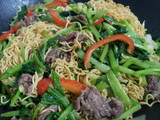 Mì gói xào thịt bò