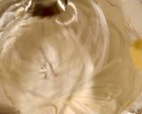 Foto del passaggio 11 della ricetta Cupcake Unicorno al Cioccolato ripieni di Nutella  e decorati con Crema al Burro Meringata