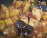 A picture of step 3 of Aloo baingan.