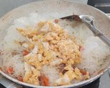 Foto langkah ke 13 dari resep Bihun Goreng Telur Wortel.