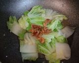 รูปขั้นตอนการทำที่ 4 ของ ผักกาดขาวผัดน้ำปลา กุ้งแห้งกรอบ