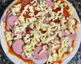 Hình bước làm 4 của món Pizza bò dứa+ pizza xúc xích phô mai !