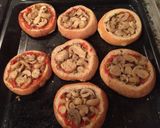 Foto del paso 5 de la receta: Mini pizzas express
