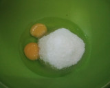 Foto langkah ke 2 dari resep Bolu pisang kukus tanpa mixer.