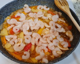 Foto del paso 5 de la receta: Sartén de chipirones, gambas y pimientos