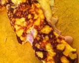 Sajttal és sonkával töltött omlett recept fázis 6 fotója