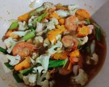 Foto langkah ke 3 dari resep Cah Sayur Kembang Kol dan Udang.