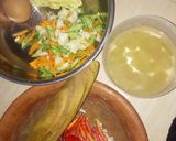 Foto langkah ke 1 dari resep Seblak sayur bumbu kuning pedes ala nuryil.