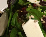 Foto del paso 6 de la receta: Ensalada de espinaca, remolacha y queso de cabra (o calabaza y brie)