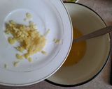 Foto langkah ke 2 dari resep Cheese Garlic Bread.