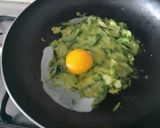 Foto del passaggio 3 della ricetta Zucchine con l' uovo