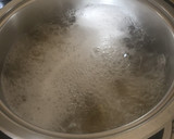 Foto del paso 1 de la receta: Espaguetis de 90cm con salsa de quesos