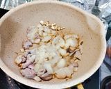รูปขั้นตอนการทำที่ 2 ของ ผัดถั่วงอกใส่หมูกระเทียมดอง