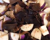 Foto langkah ke 1 dari resep Tumis Terong Jamur Kuping.