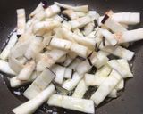 Foto del paso 1 de la receta: Tostada con berenjena al ajillo