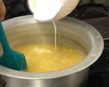 A picture of step 4 of Chicken corn soup.