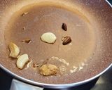 Foto del paso 3 de la receta: Tintorera en salsa con almejas y langostinos