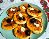 صورة لخطوة 4 من وصفة ميني بيتزا 🍕