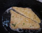 A picture of step 3 of Fried Egg Bread.