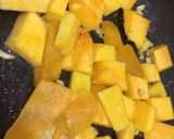A picture of step 2 of Pumpkin coconut soup.