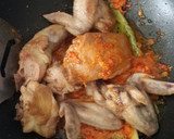 Foto langkah ke 2 dari resep Balado ayam santan.