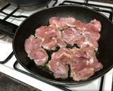 Foto del paso 5 de la receta: Muslo de pollo deshuesado al horno con espárrago triguero y tomate y VIDALIM