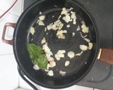 Foto langkah ke 2 dari resep Oseng tempe ayam.