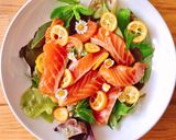 Hình bước làm 1 của món Salad Cá Hồi Ngâm Tương Sốt Dầu Dấm