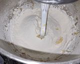 Foto del paso 2 de la receta: Alfajores cubiertos de chocolate blanco