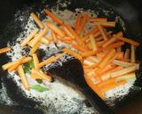 Foto langkah ke 4 dari resep Tumis buncis wortel telur.
