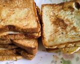 A picture of step 1 of Masala bread upma.