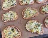 Une image de l'étape 3 de Tartines chèvre et poireaux.